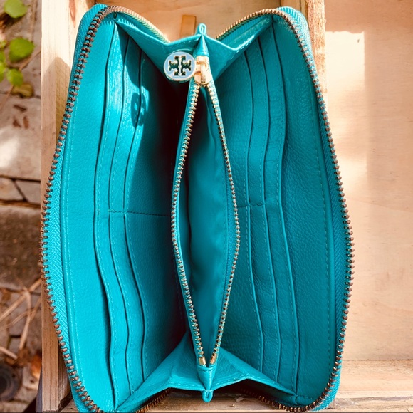 ☑️SOLD☑️TORY BURCH Amanda Zip Continental Wallet - Picture 5 of 8